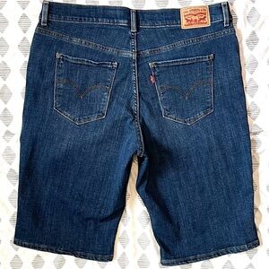 Levi's Classic Bermuda Shorts - Dark Wash Mid Rise & Stretchy - Size 31